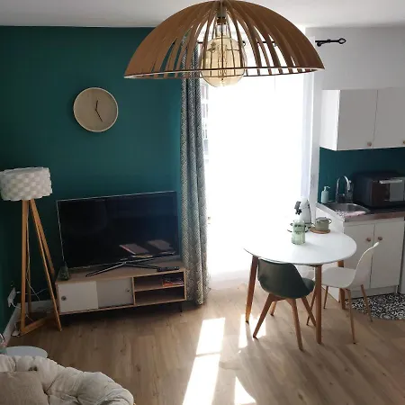 Scandinave - Proche Gare & Centre-ville - Stationnement - Cour Interieure Table & Chaises