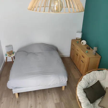 Scandinave - Proche Gare & Centre-ville - Stationnement - Cour Interieure Table & Chaises Apartment